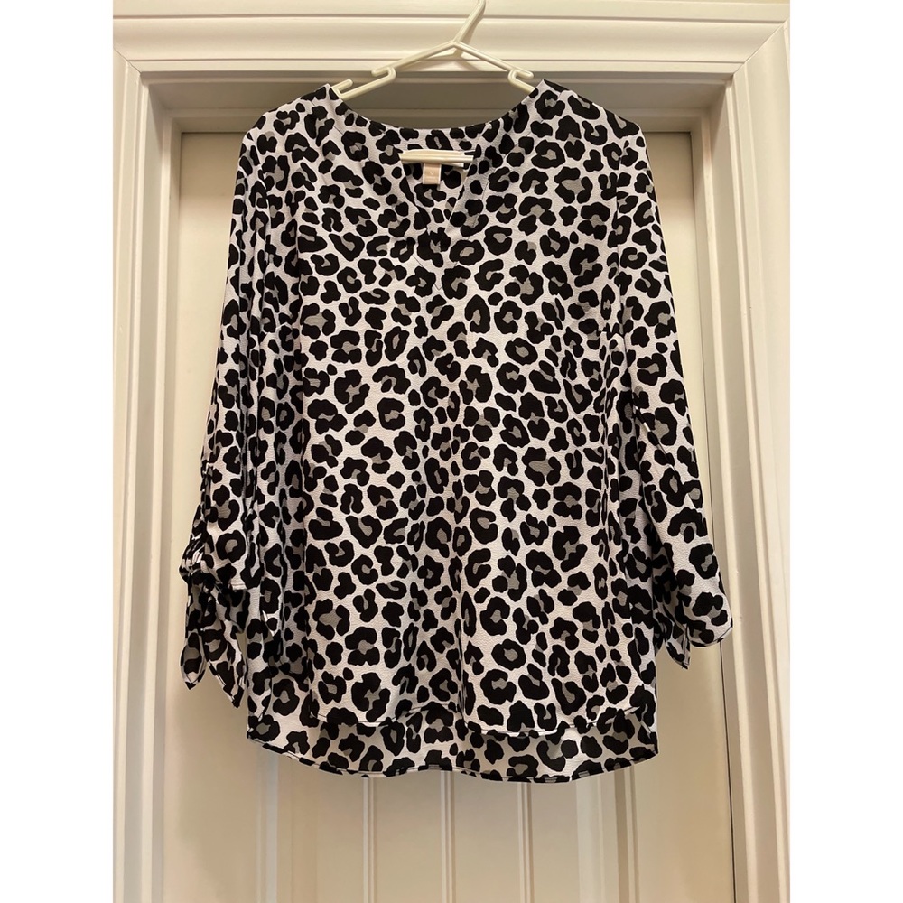 Michael Kohrs V-neck top size medium